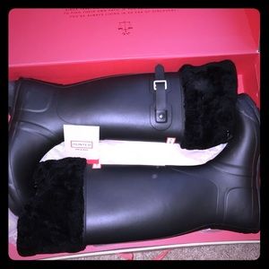 Size 10 Hunter tall boots with shearling cuff.