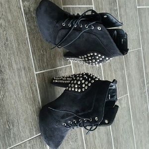 Spike shoes