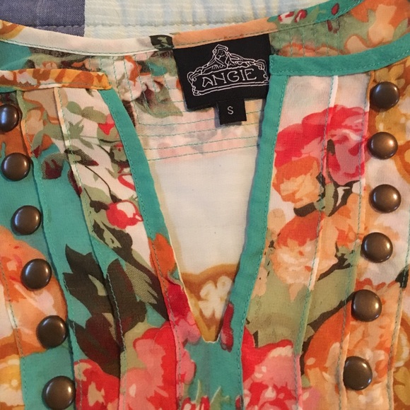 💋SOLD💋 Beautiful patterned top - Picture 2 of 4