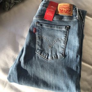 NWT Levi's 505 Straight Leg Boyfriend Jeans