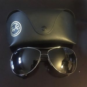Ray-ban Aviator sunglasses! Amazing condition!