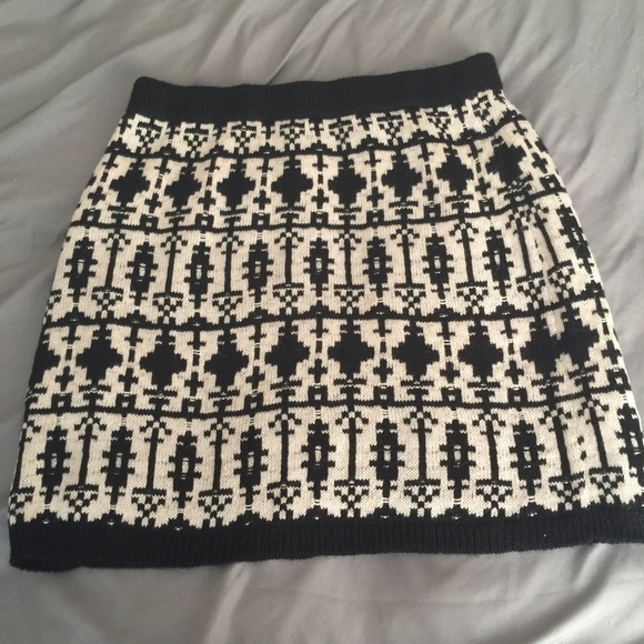 Black and cream print sweater skirt