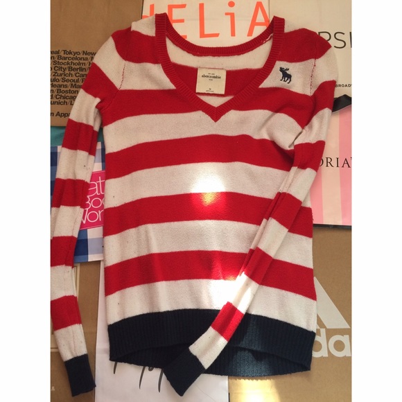 CLOSET CLOSING Abercrombie Sweater - Picture 1 of 4