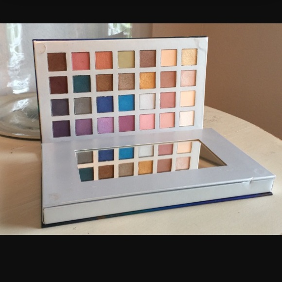 Ulta s/o le hello beautiful deluxe palette