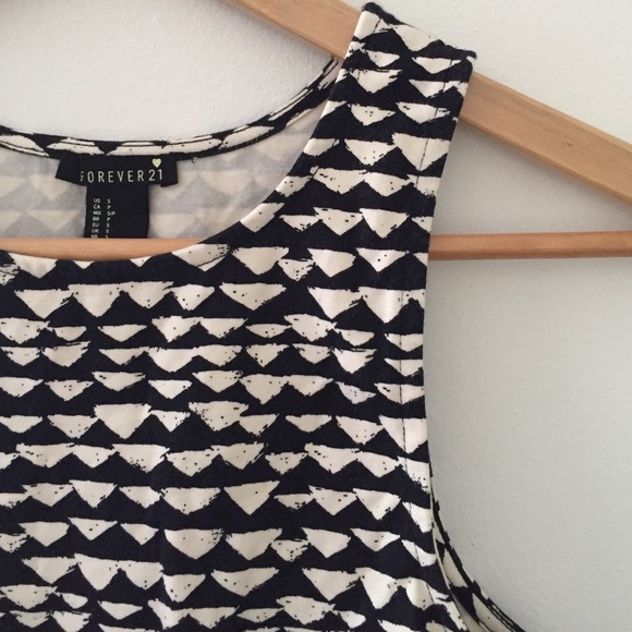 Patterned crop top - Picture 2 of 3