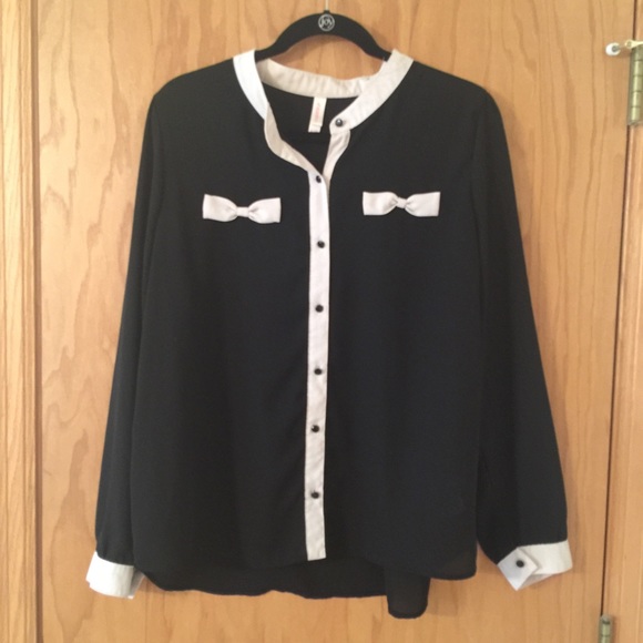 Black and cream blouse with bow detail