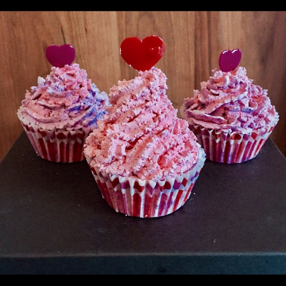 💜Valentine's Day Bath Bomb Cupcakes 💜only 1 left