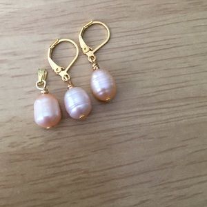 Pearls earrings pendant set