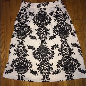 Beautiful black and White skirt!