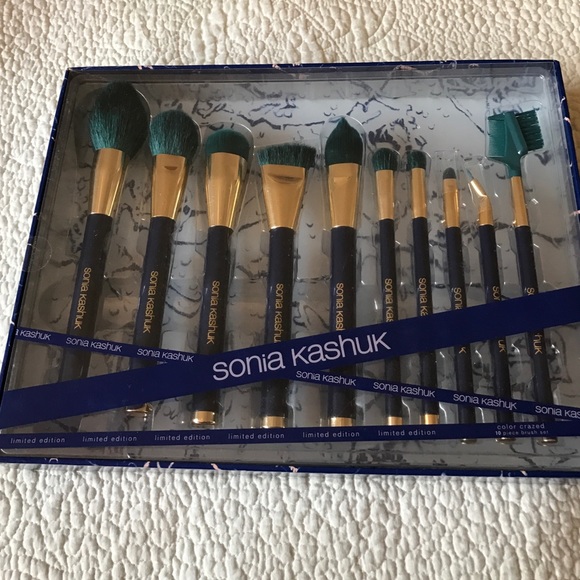 Brand new in box Sonia Kashuk Makeup brushes