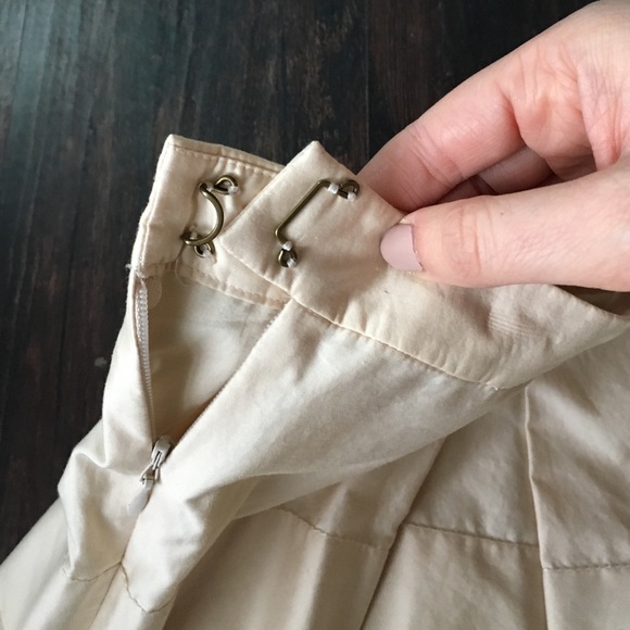J. Crew Cream Skirt Size 6 - Great Used Condition - Picture 3 of 4