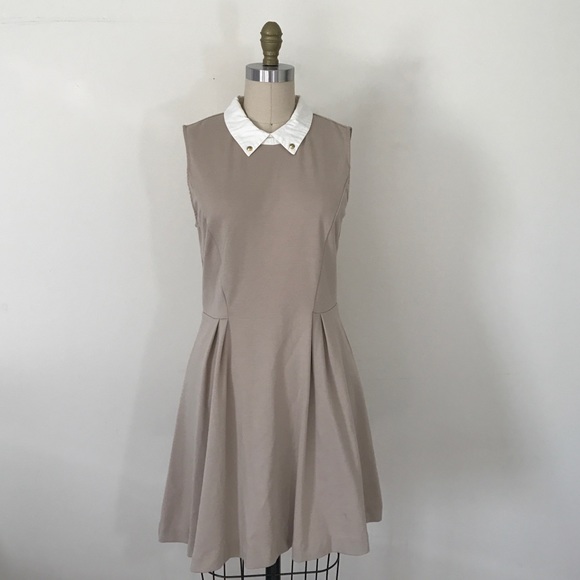Beige scooter dress with point collar and studs