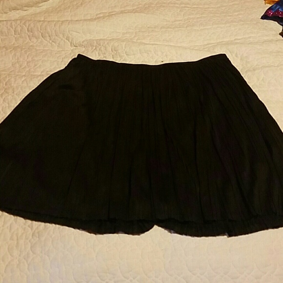 Black pleated skirt