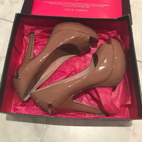 VINCE CAMUTO BEIGE STILETTOS