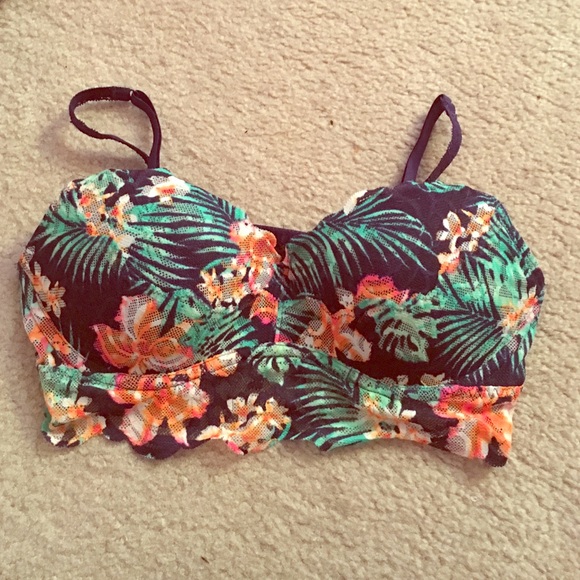 NWOT VS BANDEAU BRA size chart posted!