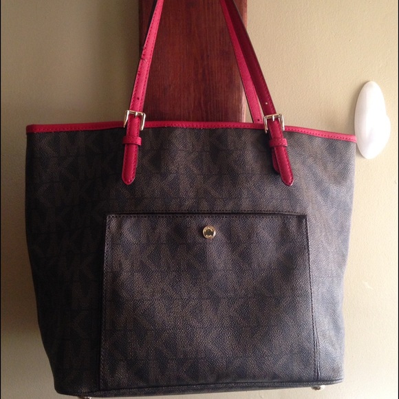 🚫SOLD🚫MICHAEL KORS JET SET SIGNATURE