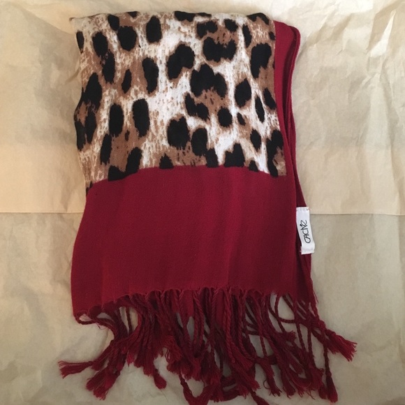 Cache Cheetah print scarf