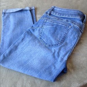 New York & Co. crop blue jeans, size 8.