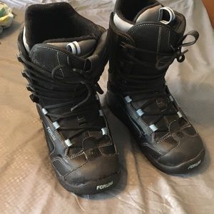 Women's Forum snowboard boots