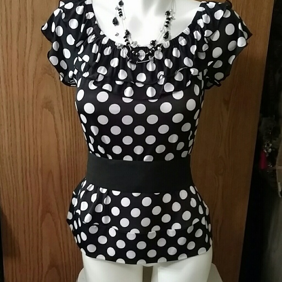 Very Cute Ladies Top - Picture 2 of 3