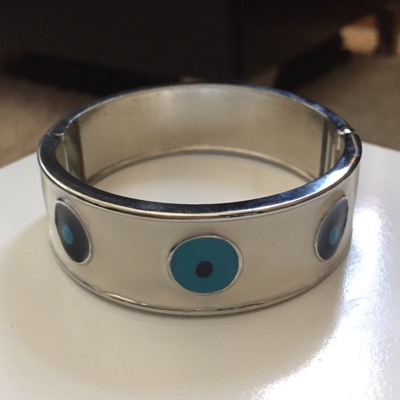 White and blue ceramic magnetic bracelet. - Picture 2 of 4