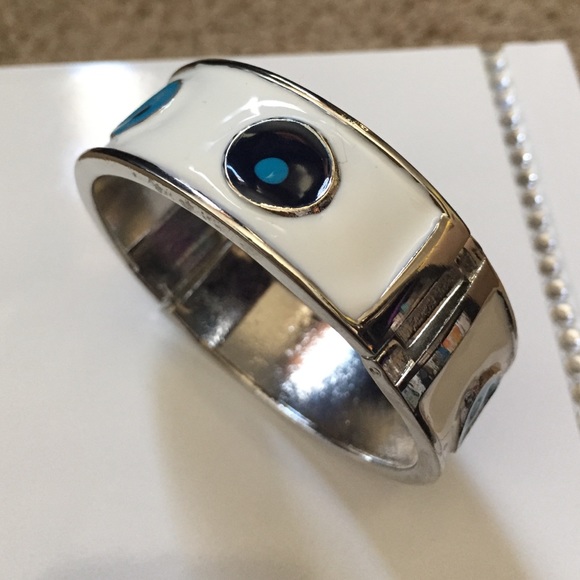 White and blue ceramic magnetic bracelet. - Picture 3 of 4