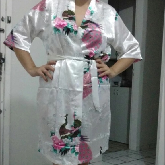 Silk Satin Wedding Bridal and Bridesmaid Robe. - Picture 2 of 4