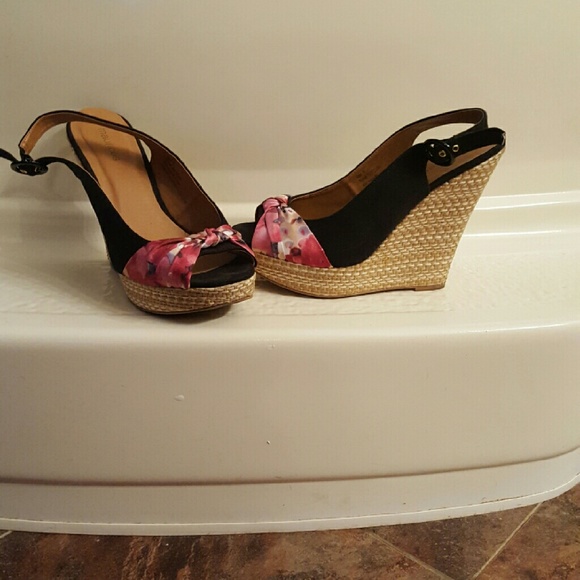 Wedge shoes
