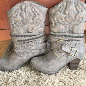 Boots. Size 8.5. Great condition. Never worn.