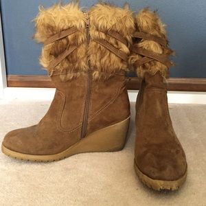 Tan wedge boots with fur detail