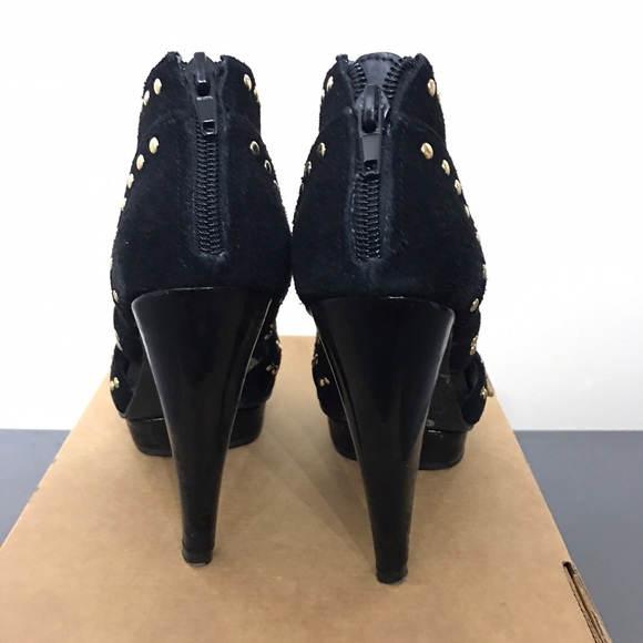 Steve Madden suede style gold stud booties, Size 6 - Picture 4 of 4