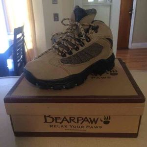 Women's hiking boots size 7