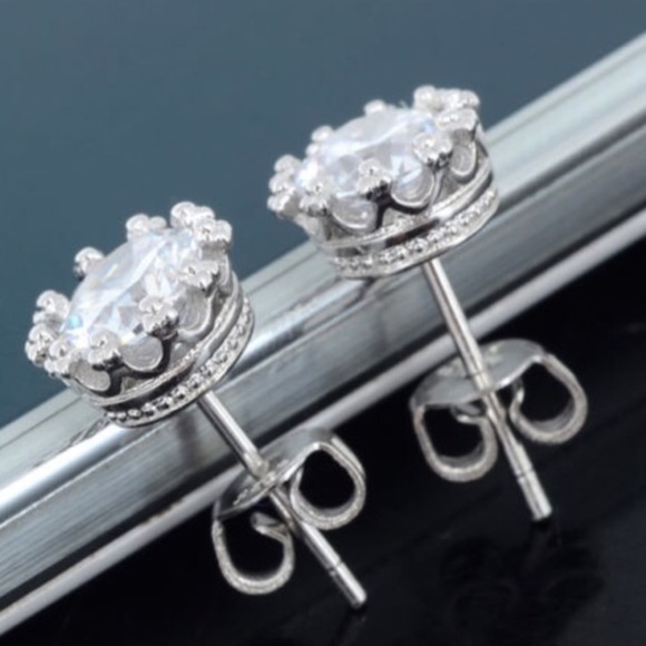 ⚡️SALE⚡️925 Sterling Silver Crown CZ Stud Earrings - Picture 4 of 6