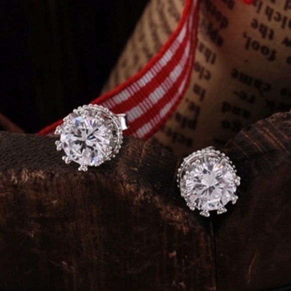 ⚡️SALE⚡️925 Sterling Silver Crown CZ Stud Earrings - Picture 2 of 6