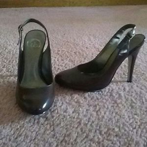 Brown heel slingback