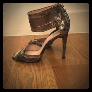 Vince Camuto Metallic Strappy Heels 8.5M
