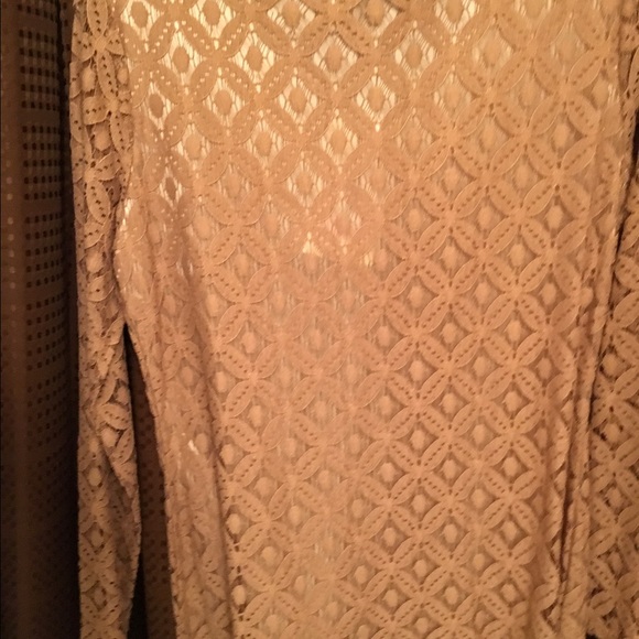 Beautiful beaded lace top Size M - Picture 2 of 3