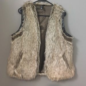 Fur vest!