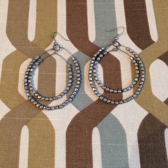 Double loop beaded earring - Picture 2 of 3