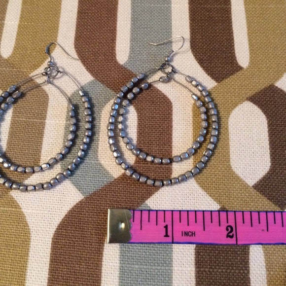 Double loop beaded earring - Picture 3 of 3