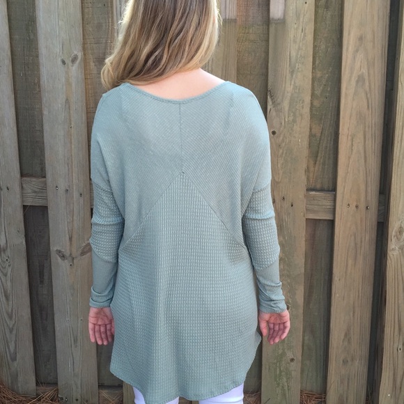 Long sleeve sage top - Picture 3 of 3