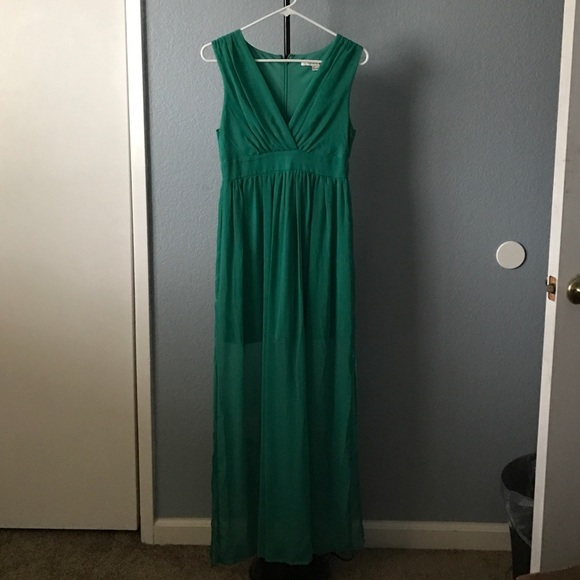 Long gorgeous emerald forever 21 dress
