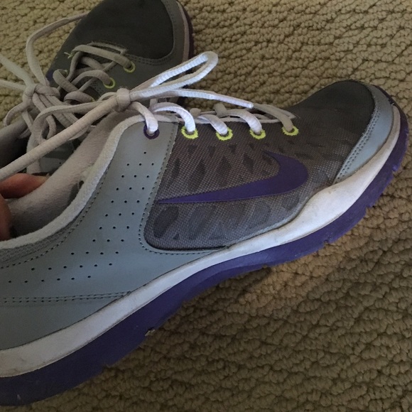 Nike tennis shoes - Picture 2 of 3