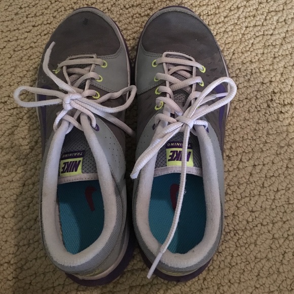 Nike tennis shoes - Picture 3 of 3