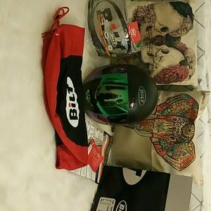 Motorcycle helmet. Lightly used. Motorcycle helmet. Lightly used.