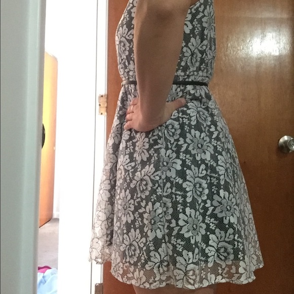 White lace casual dress - Picture 3 of 4