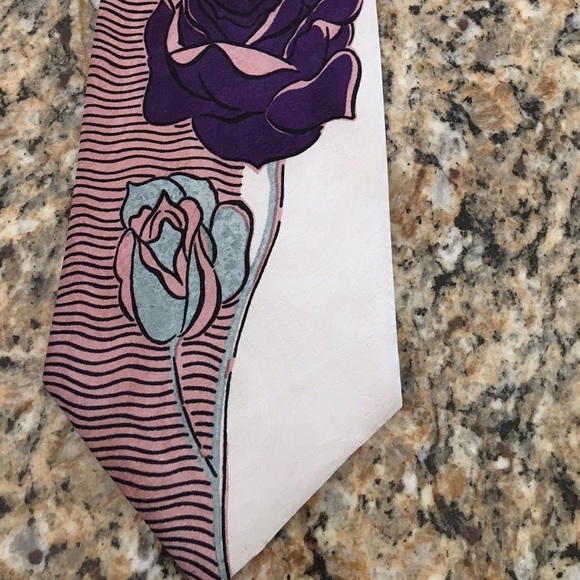 Tie - Picture 2 of 4