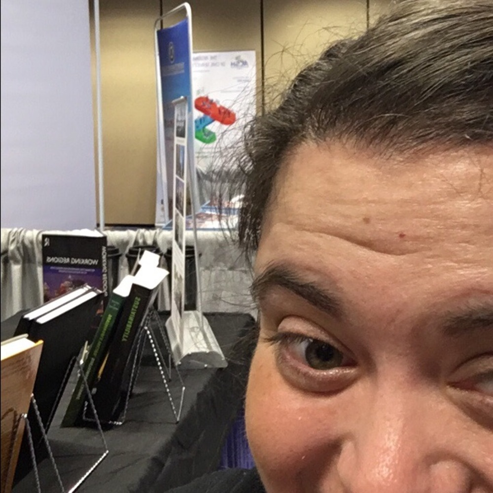 I’m Jade! I buy & sell. I reduce, reuse & recycle.