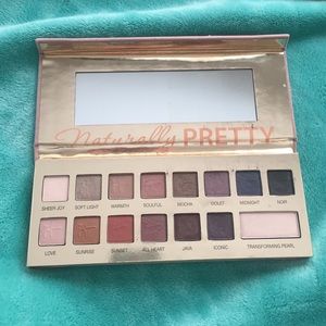 It Cosmetics Naturally Pretty Palette, used