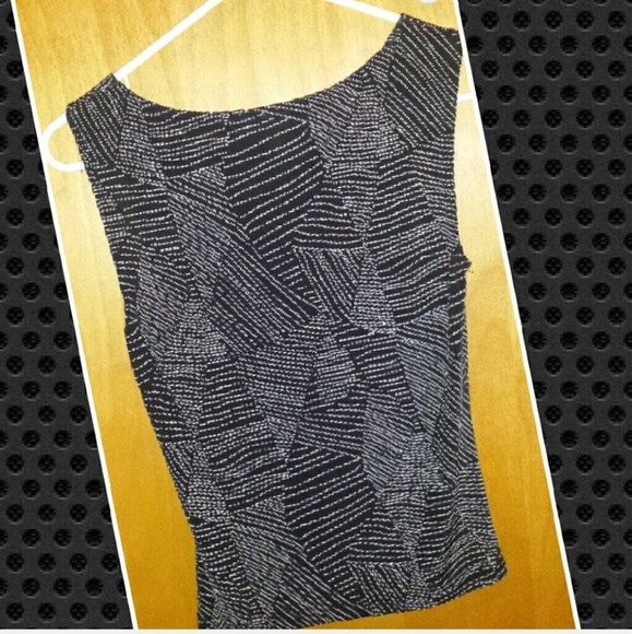 Asymmetrical Tank Top - Picture 3 of 3